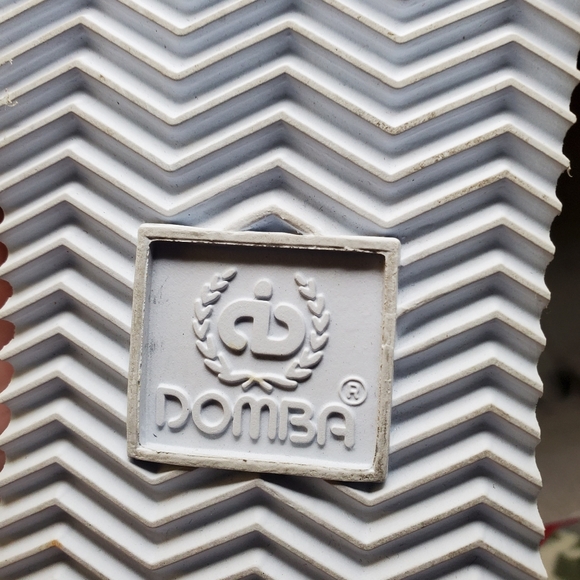 LA dbs Sneakers (women size 8)  6 1/2 White, Green, Red - Picture 12 of 13